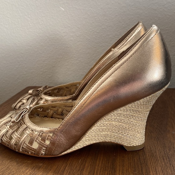 Oscar by Oscar de la Renta Gold Weaved Crystal Open Toe Wedge Heels, Women's 6 M - Picture 7 of 16